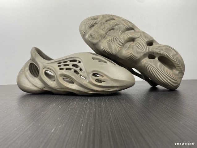 Stone Sage Yeezy GX4472 RNNR Foam Adidas 0816
